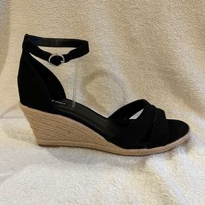 Nine West Size 11M Black Espadrille sandal